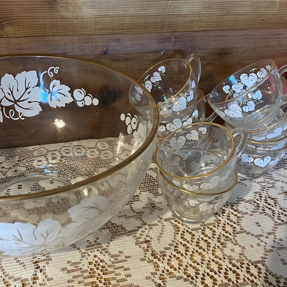 Anchor Hocking Punch Bowl -  White Leaves Design/Gold Accent - Picture 4 of 5